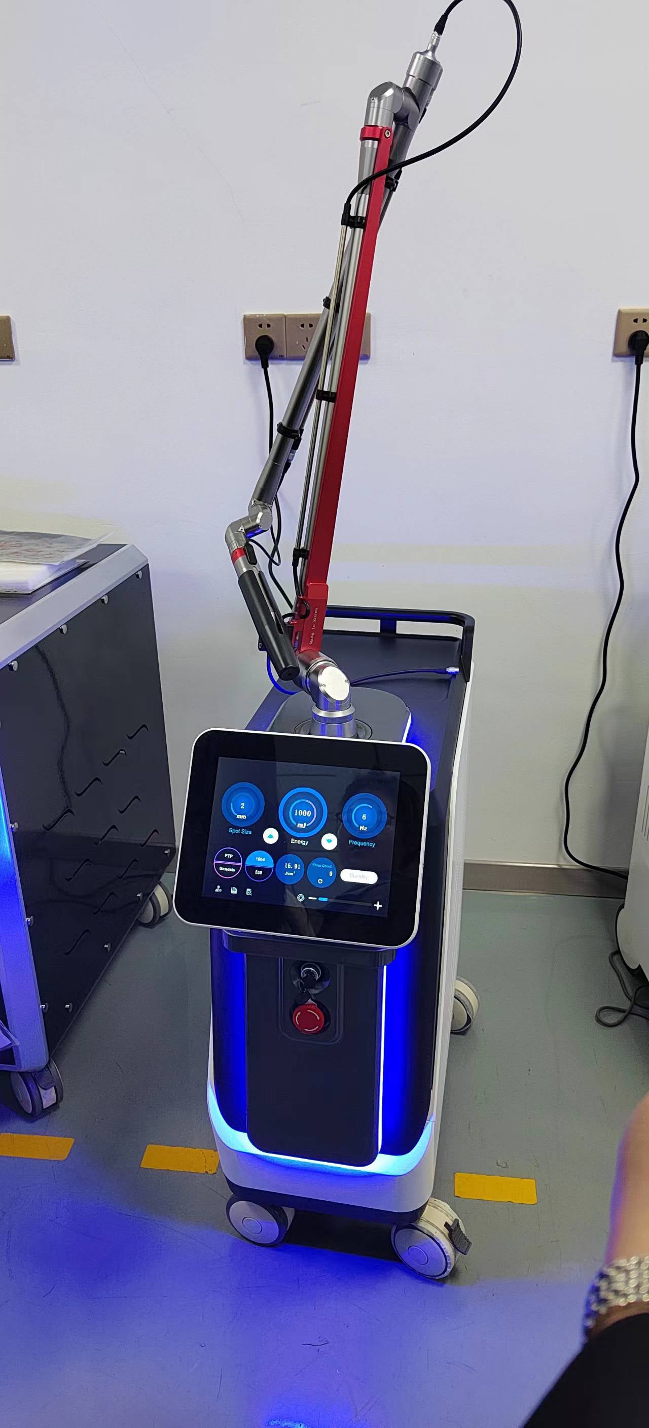 PicoFlash Nd:Yag Laser (Tattoo Removal, Carbon Laser Peel, Pigmentation & Birth Marks Treatment)